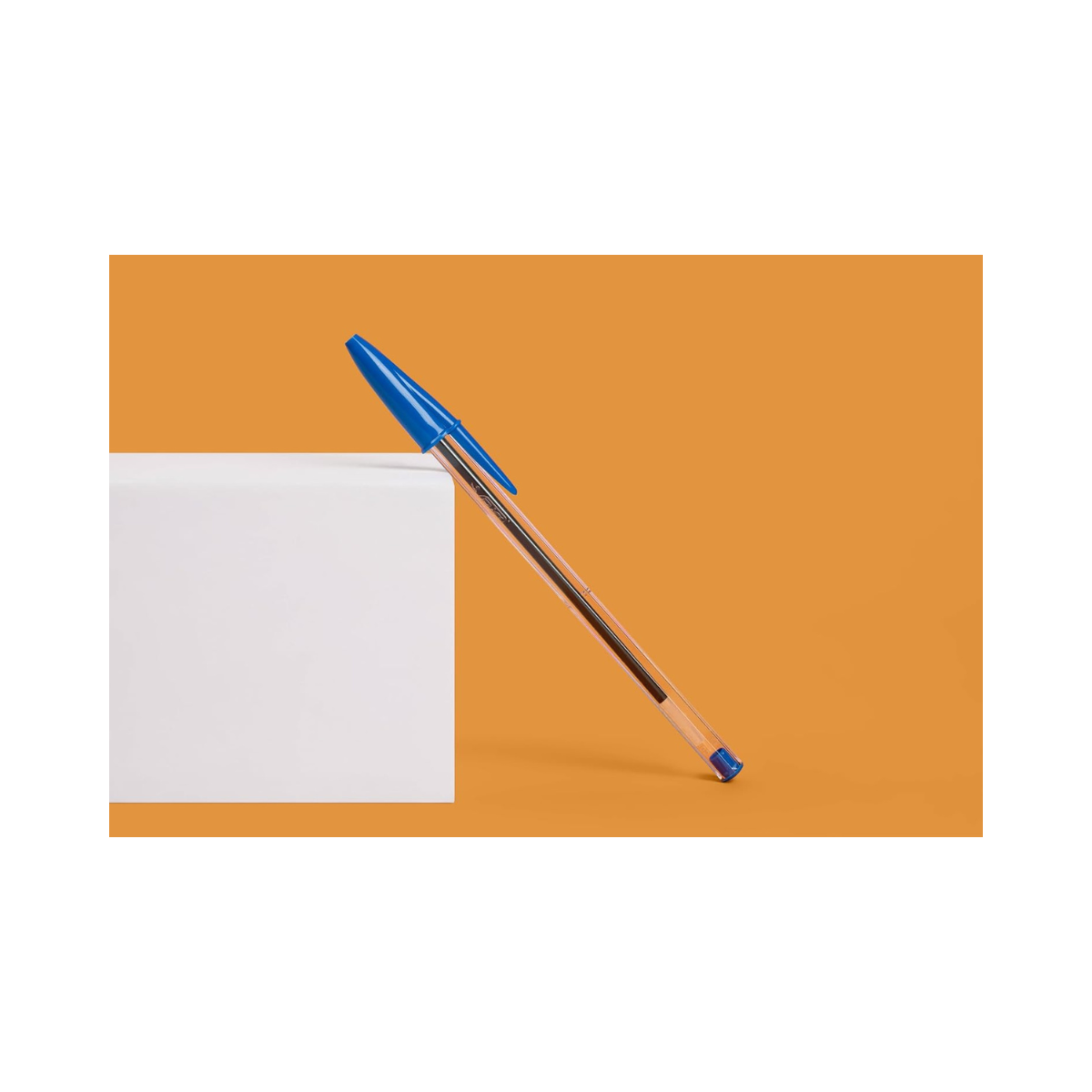 Esferográfica BIC Cristal Original Azul – detalhe ponta 1 mm