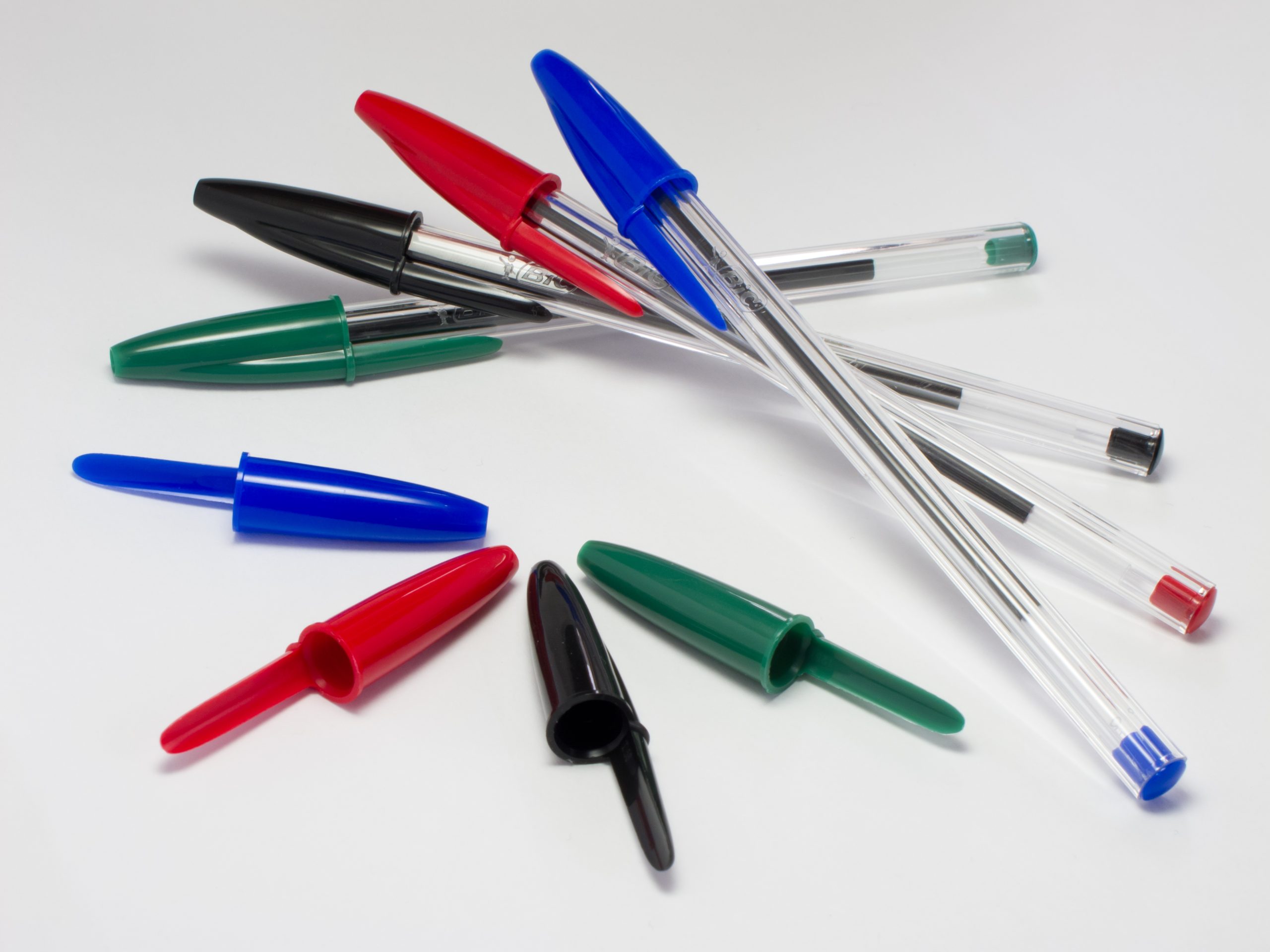 Caixa 50 esferográficas BIC Cristal azuis ponta 1mm escritório